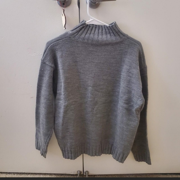 Gray knit turtleneck sweater - Picture 2 of 3
